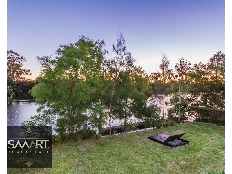 3028 The Boulevarde, Benowa QLD 4217