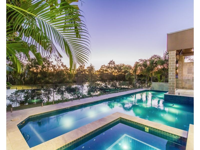 3028 The Boulevarde, Benowa QLD 4217