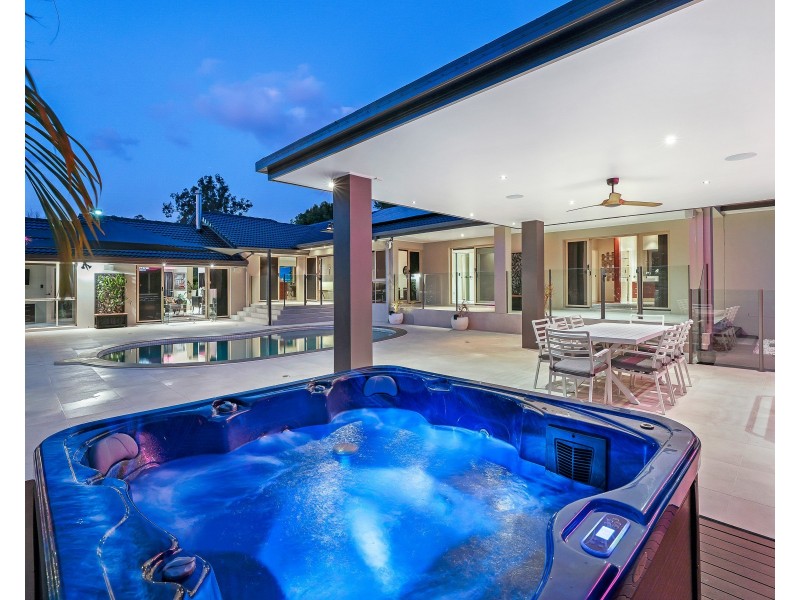 4 Riverdowns Crescent, Helensvale QLD 4212