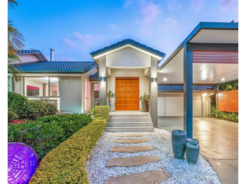 4 Riverdowns Crescent, Helensvale QLD 4212