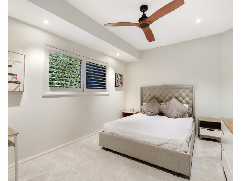 4 Riverdowns Crescent, Helensvale QLD 4212