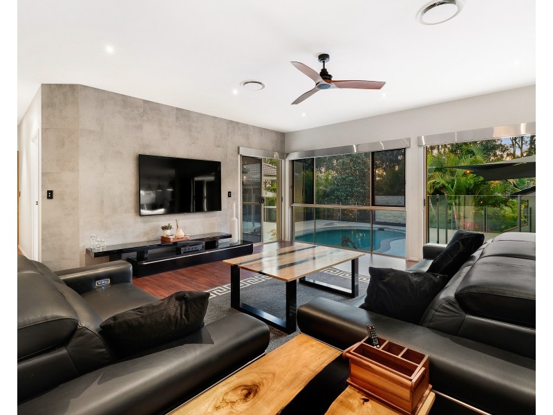4 Riverdowns Crescent, Helensvale QLD 4212