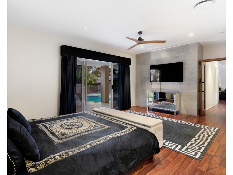 4 Riverdowns Crescent, Helensvale QLD 4212