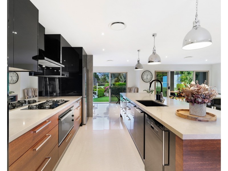4 Riverdowns Crescent, Helensvale QLD 4212