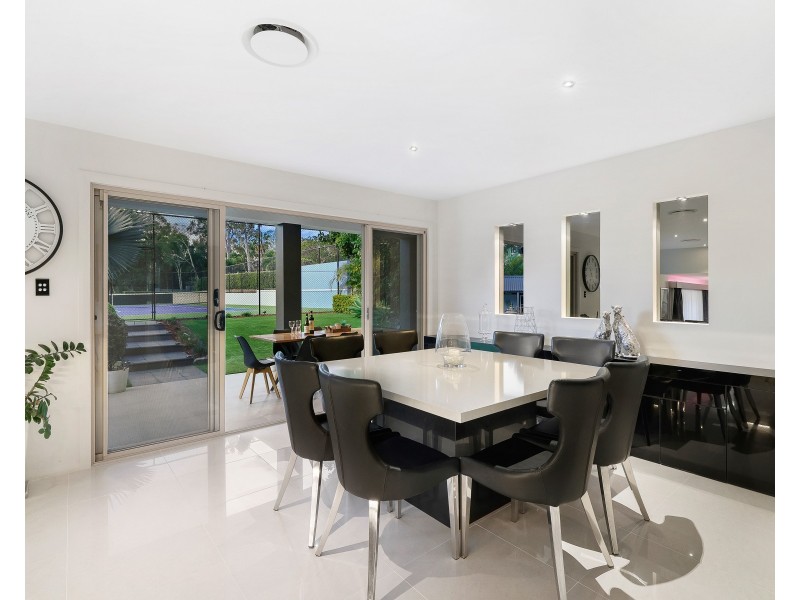 4 Riverdowns Crescent, Helensvale QLD 4212