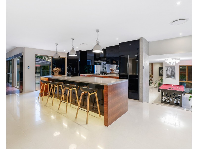 4 Riverdowns Crescent, Helensvale QLD 4212