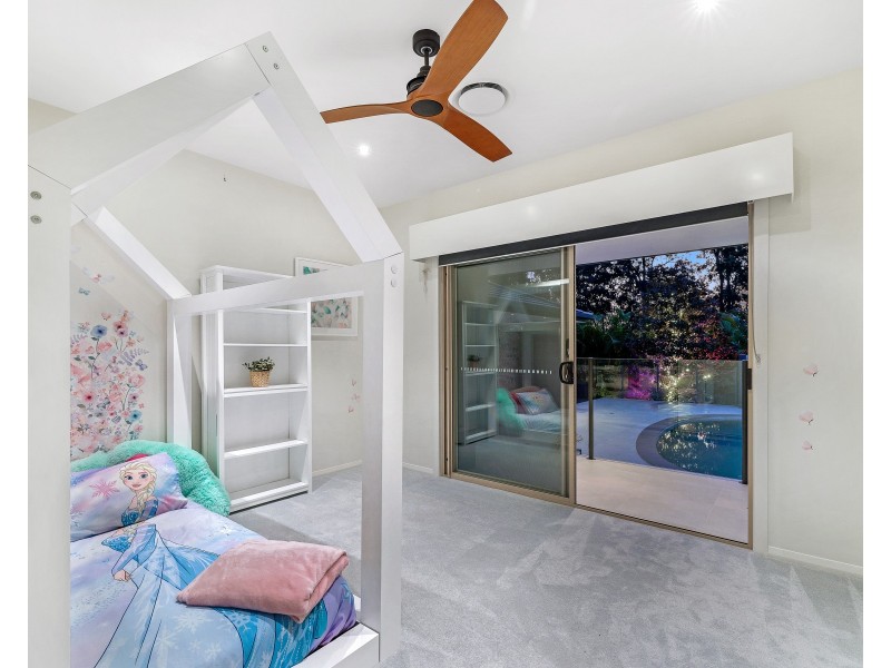 4 Riverdowns Crescent, Helensvale QLD 4212