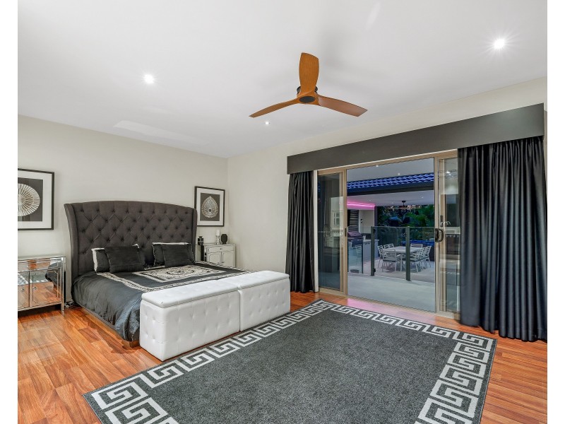 4 Riverdowns Crescent, Helensvale QLD 4212