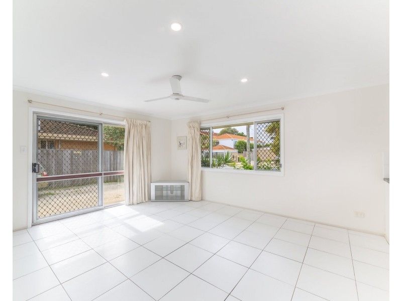 1/20 Parneno Street, Chevron Island QLD 4217