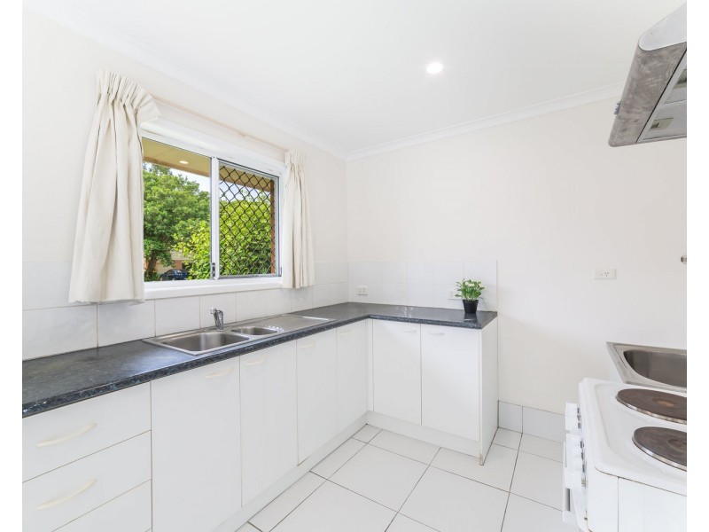 1/20 Parneno Street, Chevron Island QLD 4217