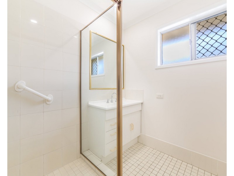 1/20 Parneno Street, Chevron Island QLD 4217