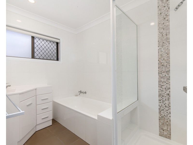2/11 Eureka Crescent, Nerang QLD 4211