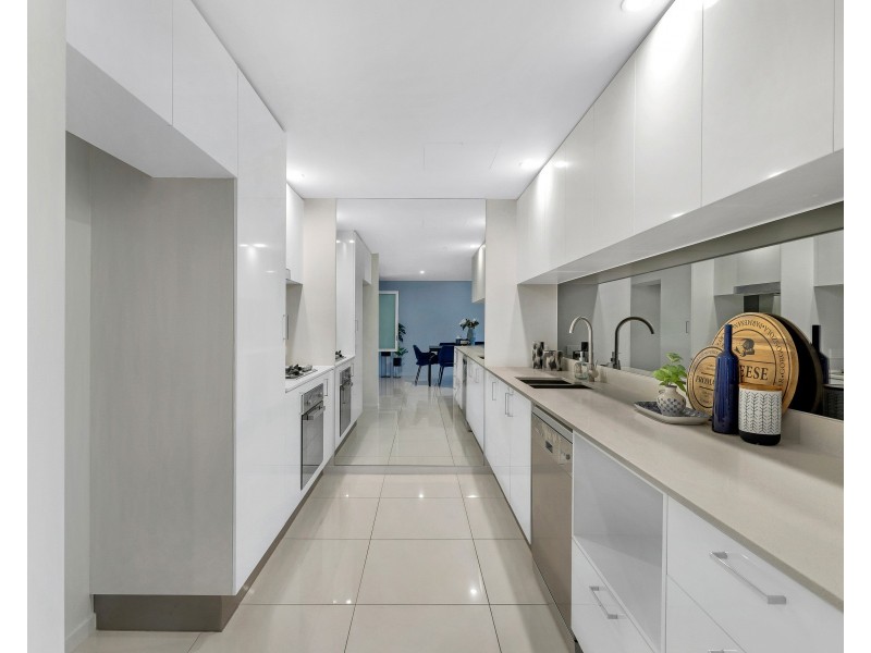 2508/5 Harbourside Court, Biggera Waters QLD 4216