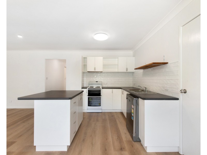 154 Government Road, Labrador QLD 4215