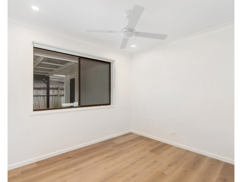 154 Government Road, Labrador QLD 4215