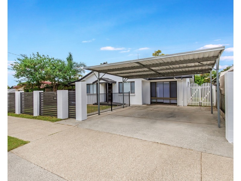 154 Government Road, Labrador QLD 4215