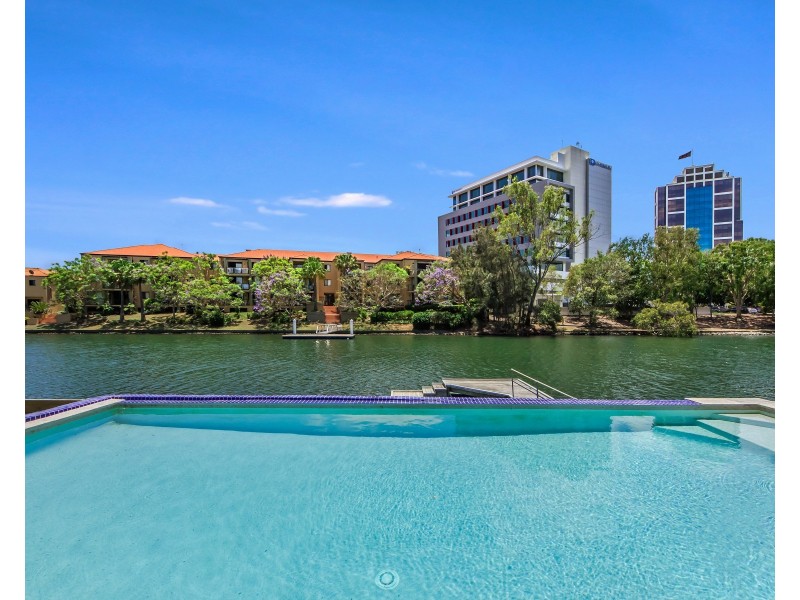 26 Mercedes Place, Bundall QLD 4217