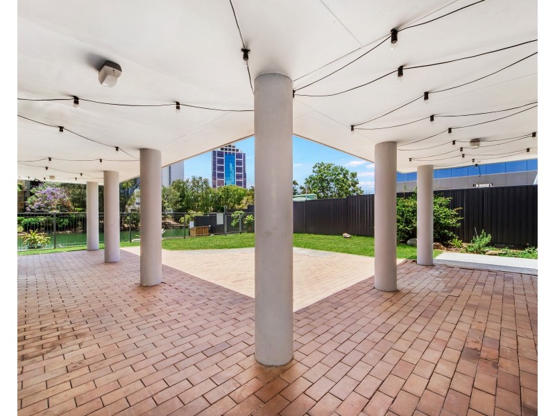 26 Mercedes Place, Bundall QLD 4217
