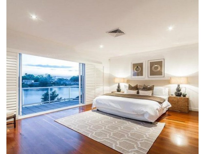 102 Cabana Boulevard, Benowa Waters QLD 4217