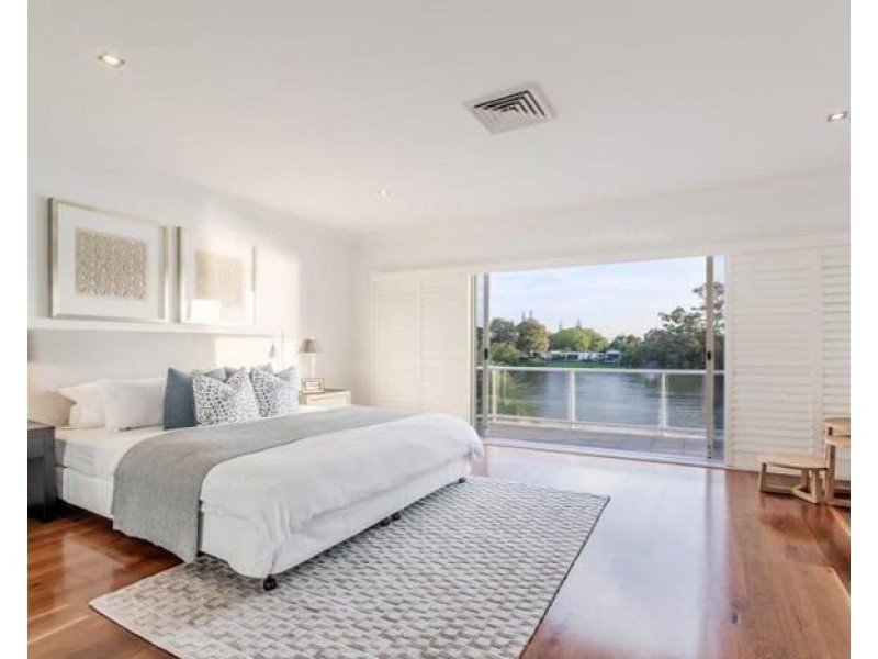 102 Cabana Boulevard, Benowa Waters QLD 4217