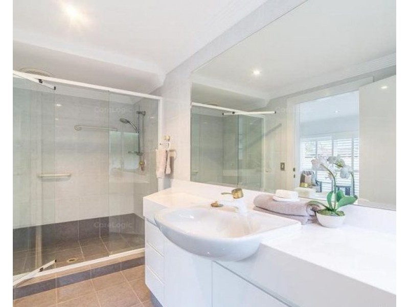 102 Cabana Boulevard, Benowa Waters QLD 4217