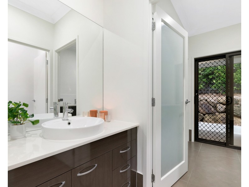 9 Button Quail Court, Gilston QLD 4211