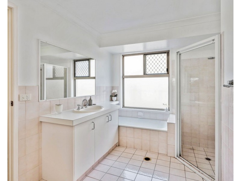 305 Central Street, Arundel QLD 4214