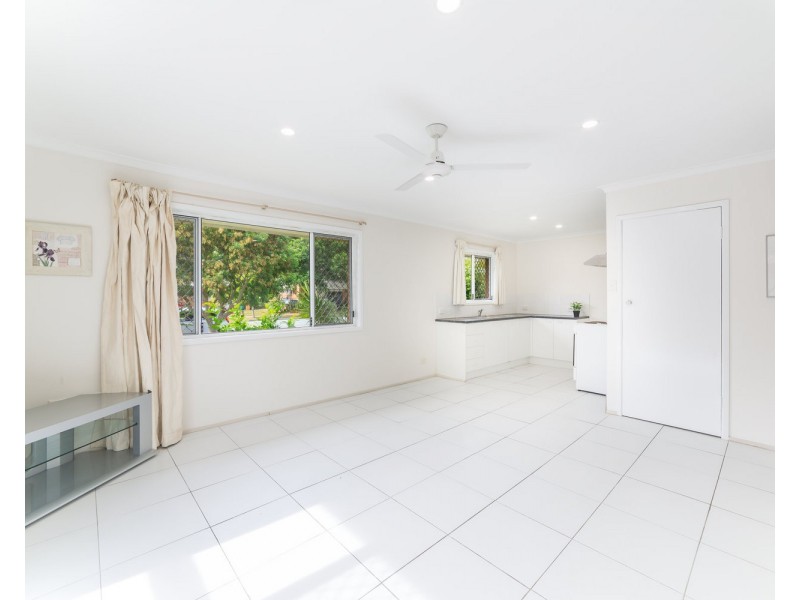 1/20 Parneno Street, Chevron Island QLD 4217