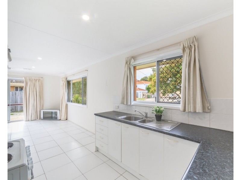 1/20 Parneno Street, Chevron Island QLD 4217