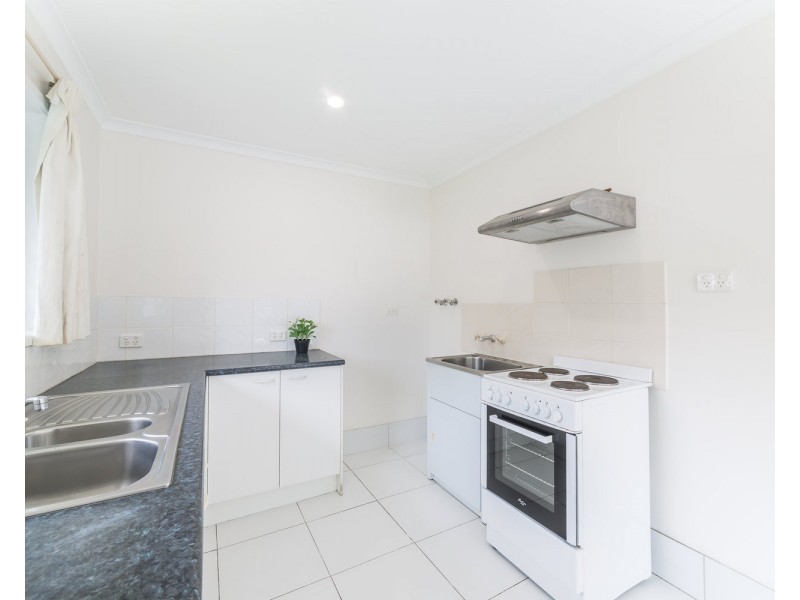 1/20 Parneno Street, Chevron Island QLD 4217
