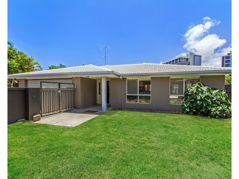 26 Mercedes Place, Bundall QLD 4217
