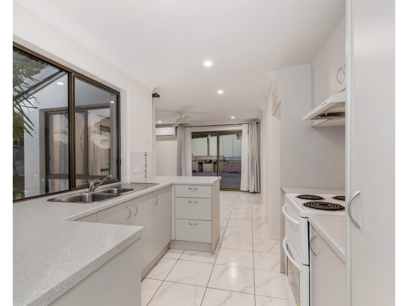3 Ashburton Close, Arundel QLD 4214