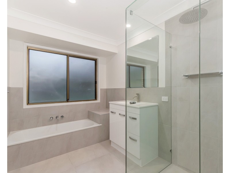 3 Ashburton Close, Arundel QLD 4214