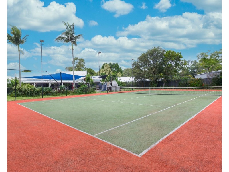 31 Riverdowns Crescent, Helensvale QLD 4212