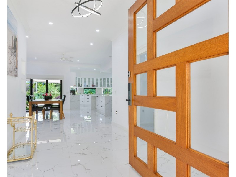 31 Riverdowns Crescent, Helensvale QLD 4212
