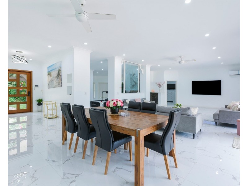 31 Riverdowns Crescent, Helensvale QLD 4212