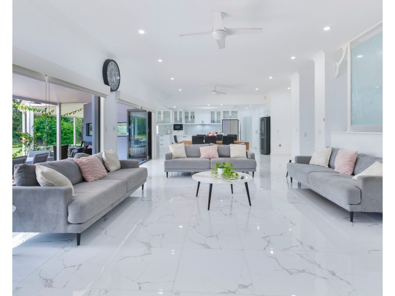 31 Riverdowns Crescent, Helensvale QLD 4212