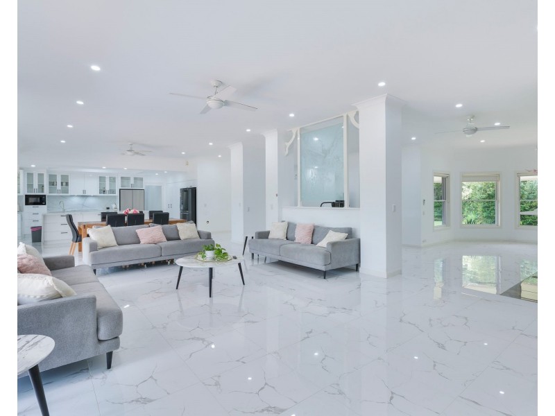 31 Riverdowns Crescent, Helensvale QLD 4212