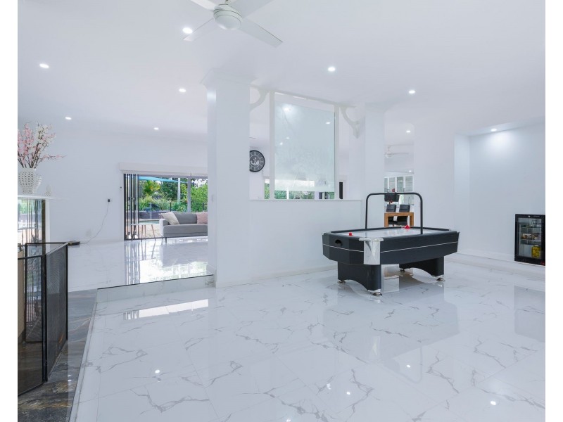 31 Riverdowns Crescent, Helensvale QLD 4212