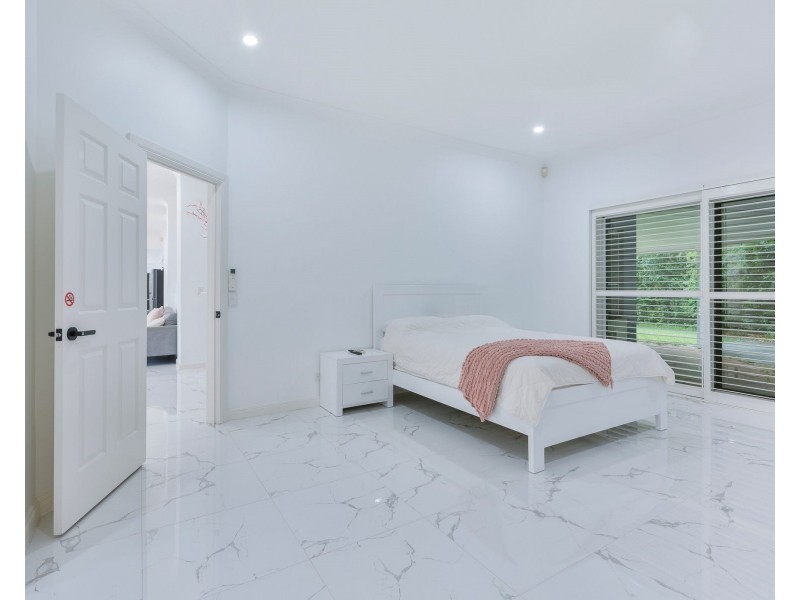 31 Riverdowns Crescent, Helensvale QLD 4212