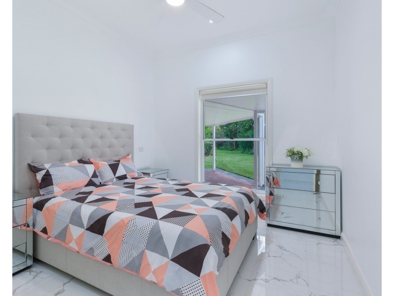 31 Riverdowns Crescent, Helensvale QLD 4212