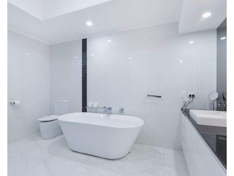 31 Riverdowns Crescent, Helensvale QLD 4212