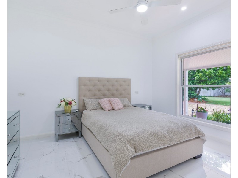 31 Riverdowns Crescent, Helensvale QLD 4212
