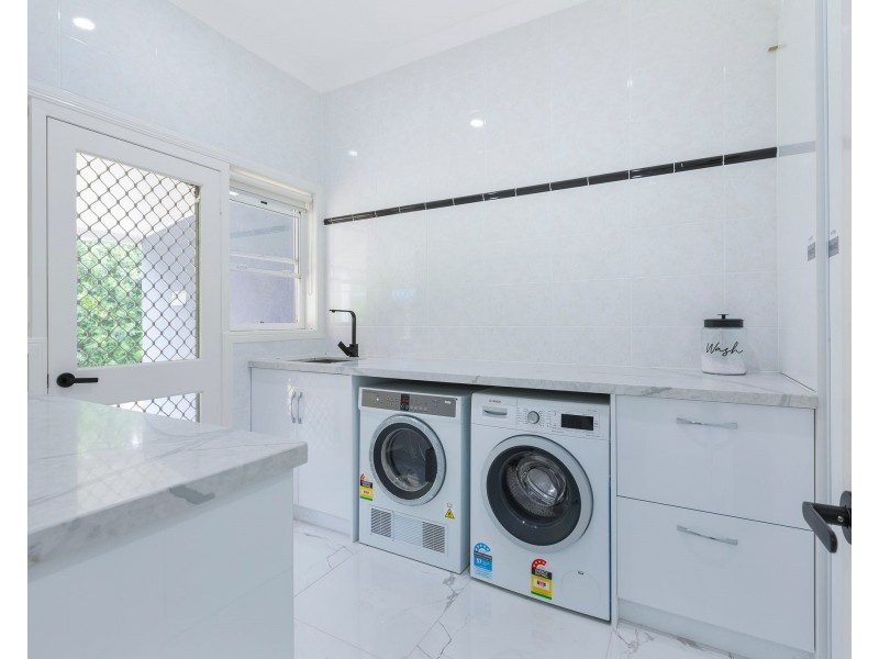 31 Riverdowns Crescent, Helensvale QLD 4212