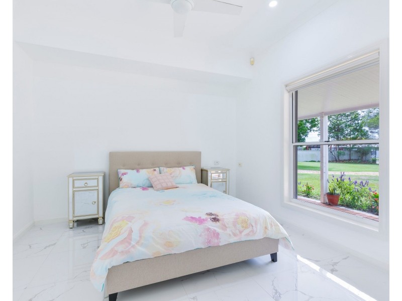 31 Riverdowns Crescent, Helensvale QLD 4212