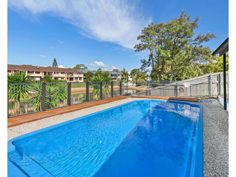 5 Reef Court, Mermaid Waters QLD 4218