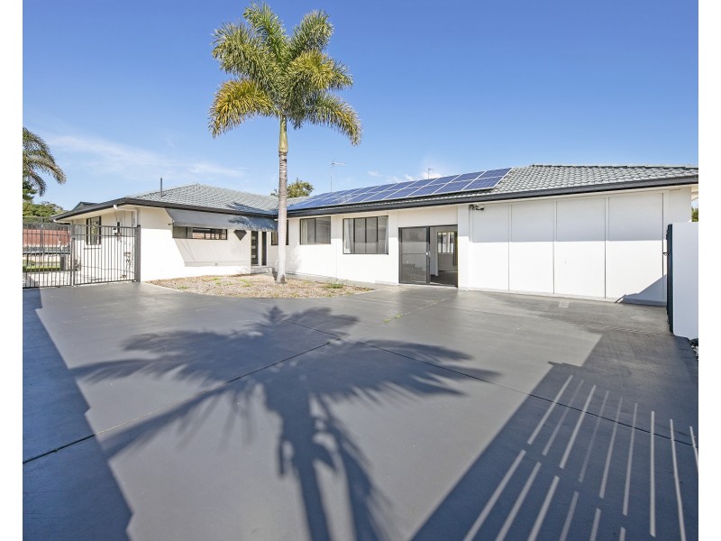 5 Reef Court, Mermaid Waters QLD 4218