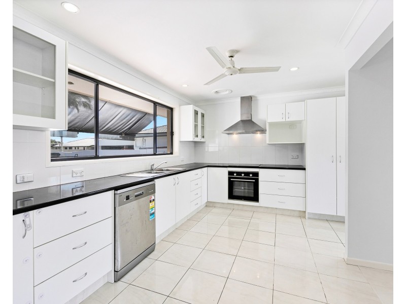 5 Reef Court, Mermaid Waters QLD 4218
