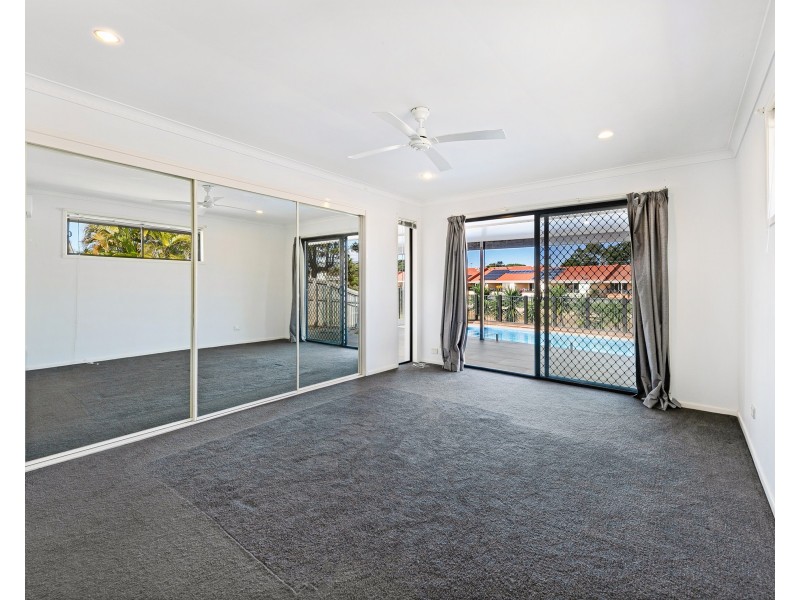 5 Reef Court, Mermaid Waters QLD 4218