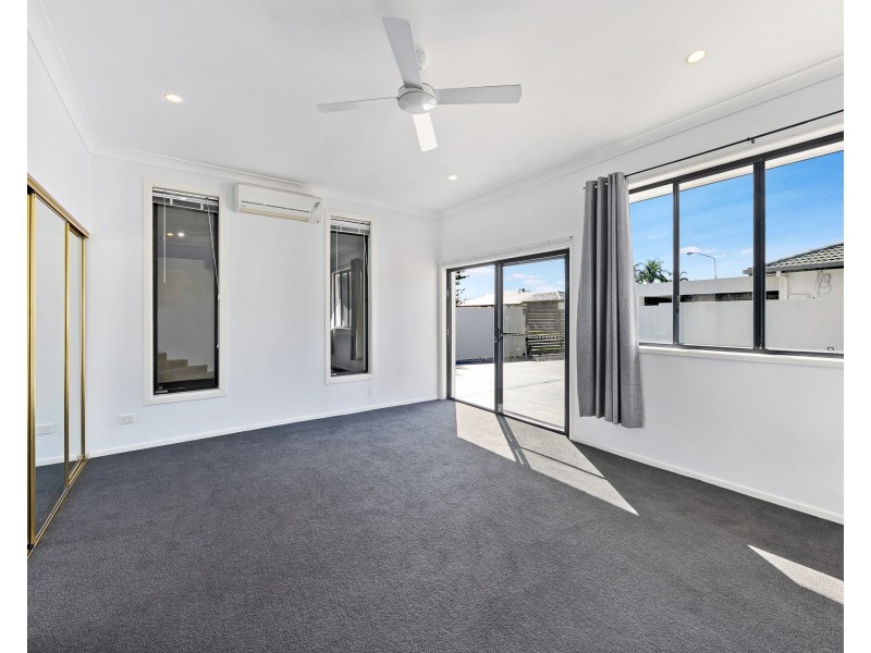 5 Reef Court, Mermaid Waters QLD 4218